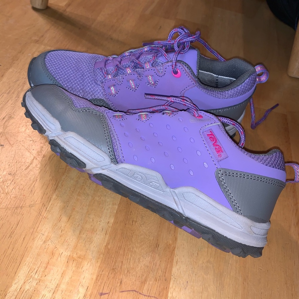 Teva Girls Hiking Shoes Size 4
